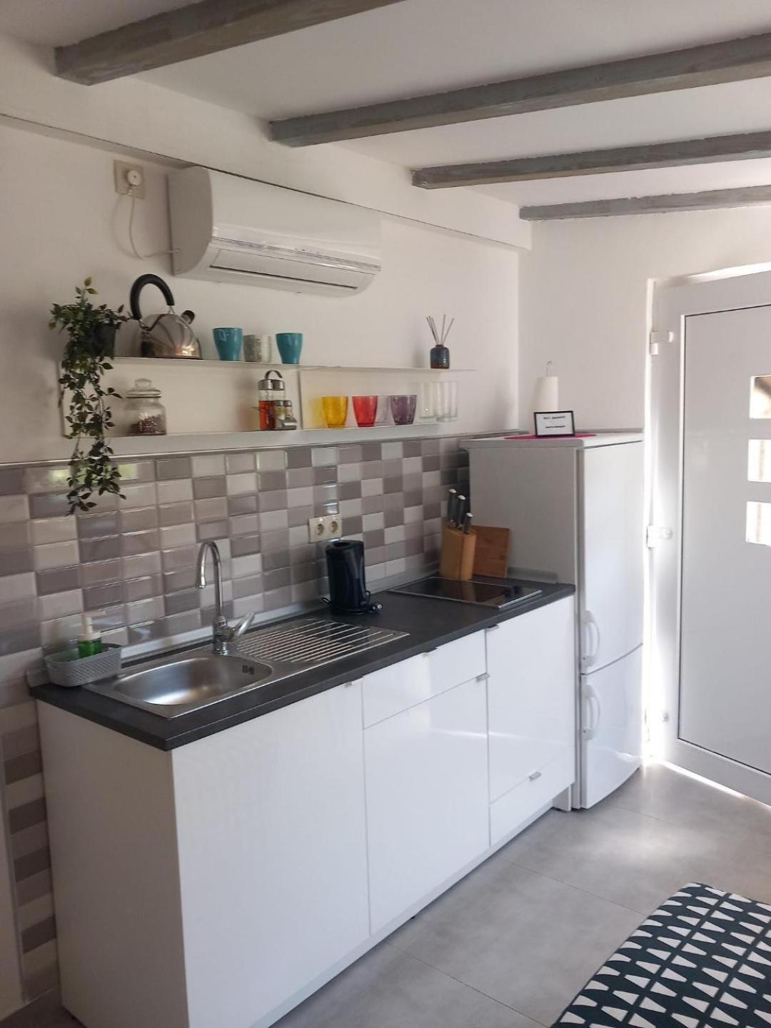Apartments Pipi Pakoštane Екстериор снимка